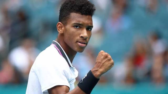 万名观众的 万名观众的